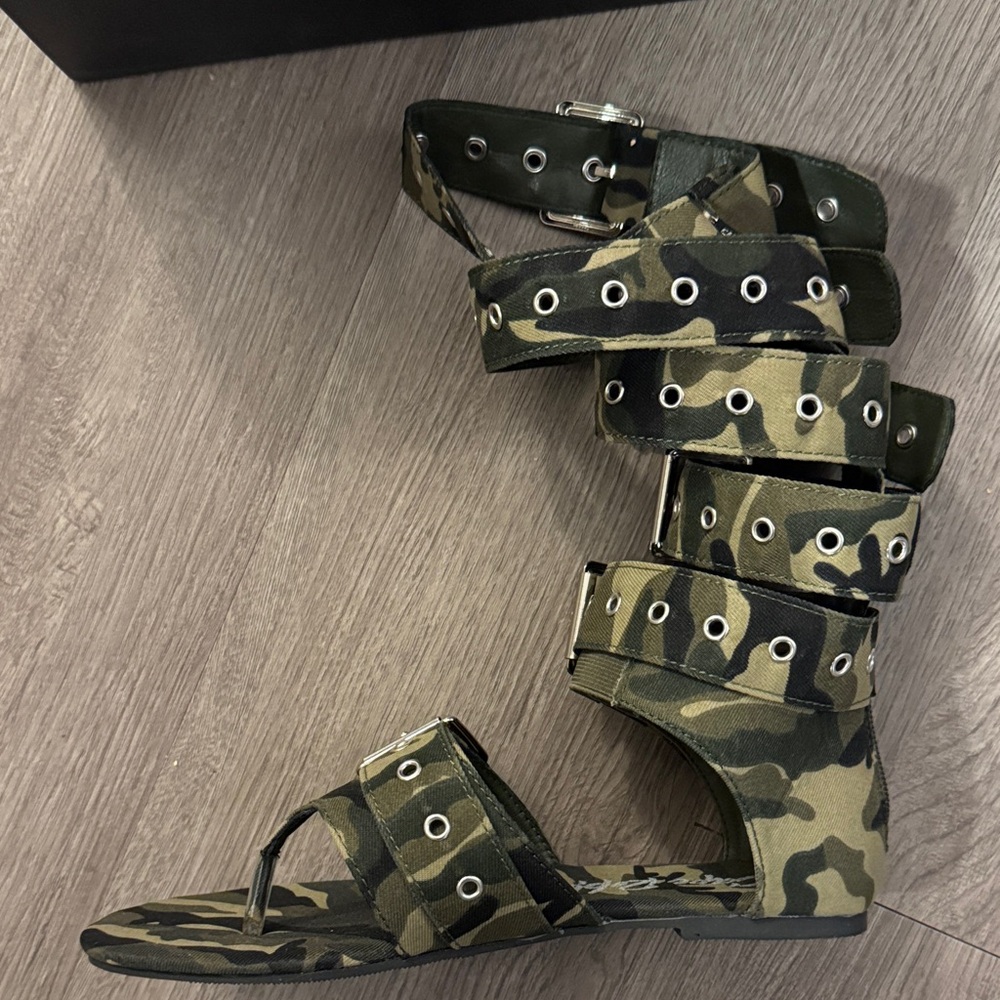 Viki Denim Belt Buckled Flat Sandals - Camouflage 🔥 Size 6 BRAND NEW ❣️ - Picture 13 of 16